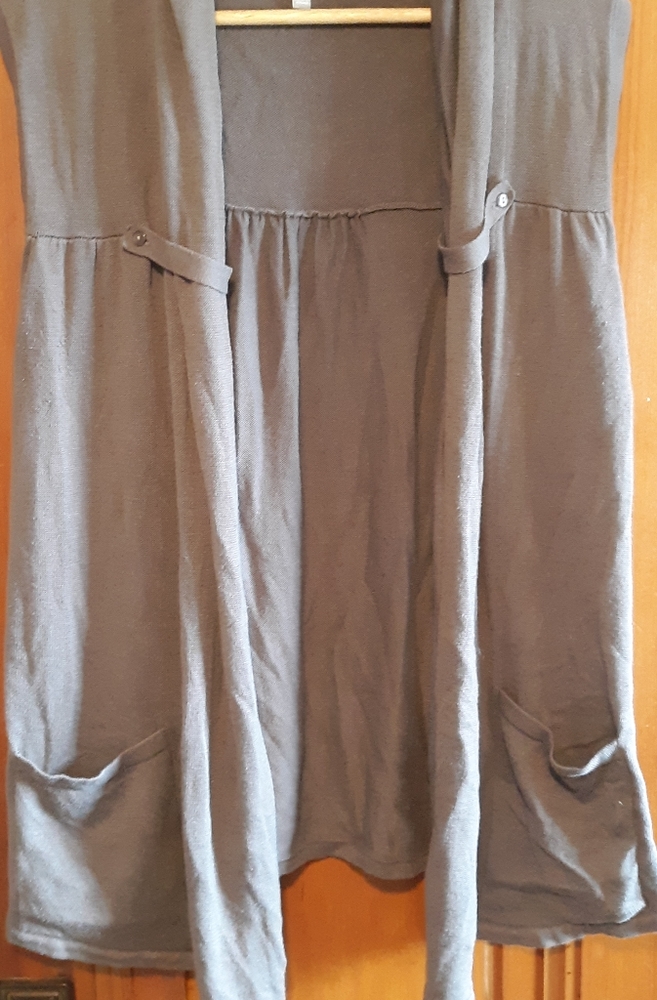 Sleeveless cardigan